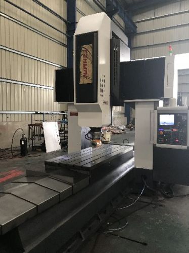 CNC Mill Fixed Beam Gantry Milling With Right Angle Milling Head