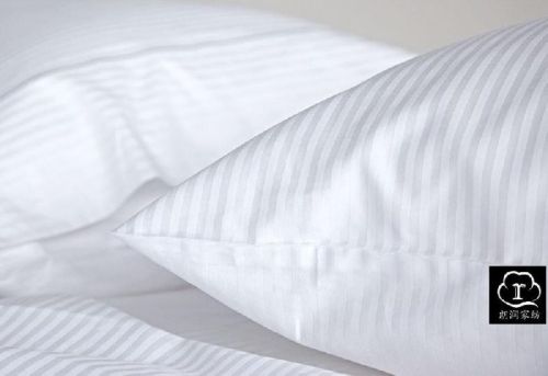 White Color 250T Stripe Poly Cotton Pillow Case