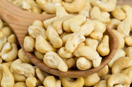 Raw cashew nut