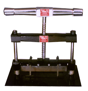 Zig Zag Sample Cloth Cutting Machine, For Robust Design, Cutting Capacity : 100mm