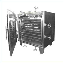 VACUUM TRAY DRYERS