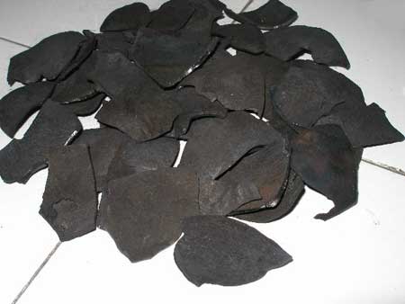 Coconut shell charcoal, Moisture : 5% – 7% (maximum)