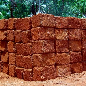 Clay-rich Soil Laterite Stone, Color : Reddish-brown