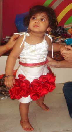 Girls White & Red Roses Skirt & Top