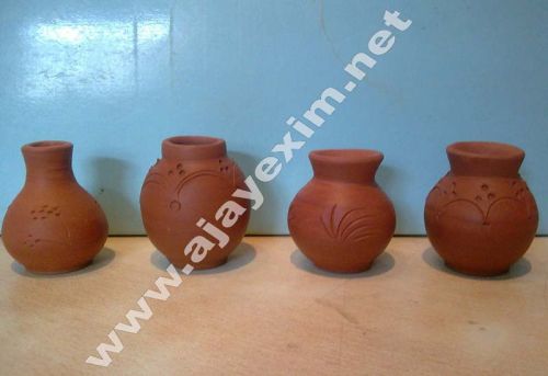 Hand Made Decorative Clay Flower Pots, Color : Red