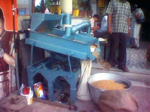 Rectangular Vibrating Screen, Packaging Type : Blue