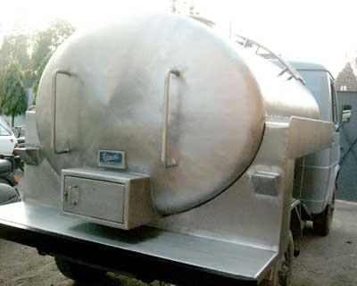 Polished Metal Road Milk Tanker, For Industrial, Feature : Durable