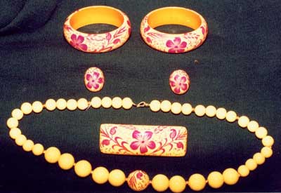 Polished Hand Crafted Wooden Jewelry, Technics : Handmade