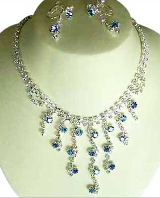 Imitation necklace set, Specialities : Unique Designs, Shiny Look, Perfect Shape,