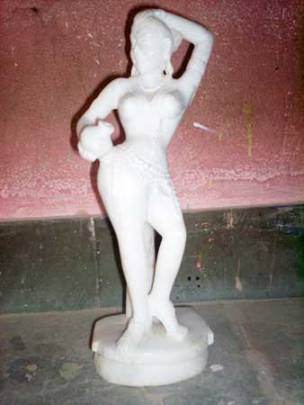 Vinod Murti Carved Marble Statues