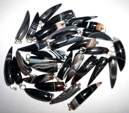 Black Banded Horn Shaped Pendants, Specialities : Attractive Design, Smooth Surface