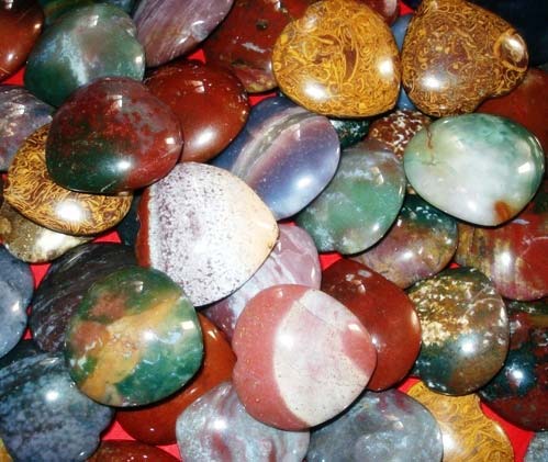 Non Polished Heart Shaped Gemstones, Feature : Anti Corrosive, Colorful Pattern, Shiny Looks