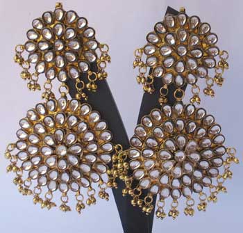 Kundan Earrings Antique, Packaging Type : Plastic Box, Box