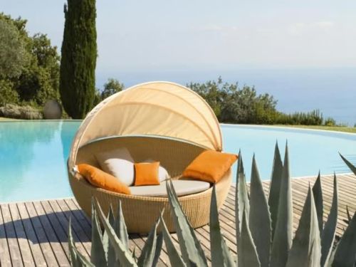 Wicker Outdoor Daybed for Sunbathing, Relaxing