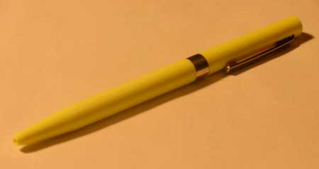 Item Code: 1622 Plastic Ballpoint Pens, Length : 4-6inch for Writing