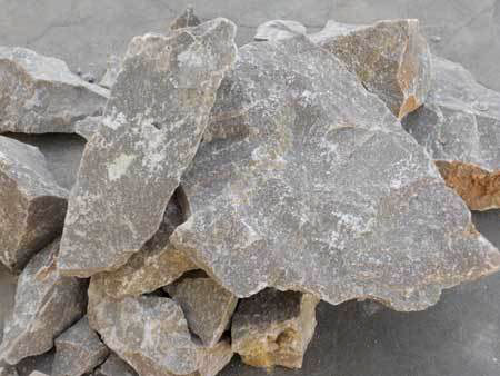 Limestone Lumps, Grade : Industrial grade