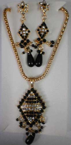 Artificial necklace sets