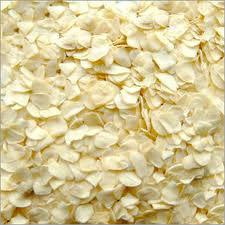 Dehydrated garlic flakes, Quality Available : A Grade