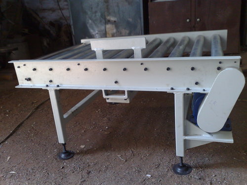 Metal Powered Roller Conveyor, For Moving Goods, Certification : CE Certified