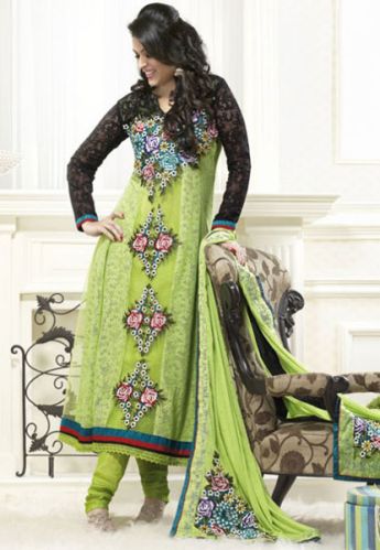 Ladies Salwar Kameez Feature : Comfortable