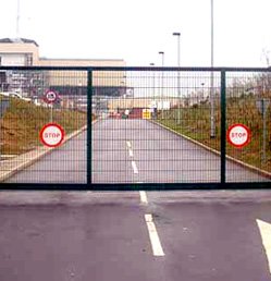 Polished Automatic Sliding Gate For Parking Area