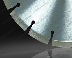 Segmented diamond saw blade