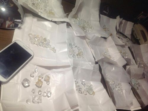 Rough White Diamonds, Gemstone Shape : octahedron for jewelry