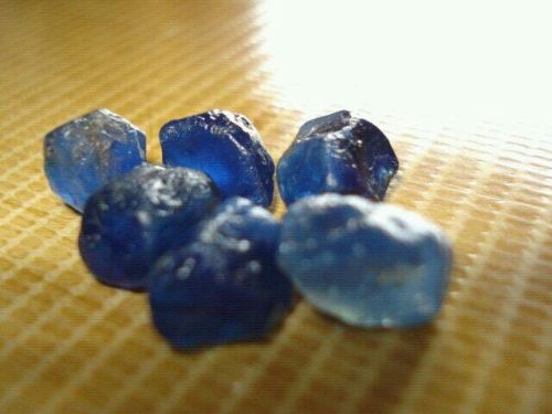 Semi precious stones, Brand Name : sapphires, Packaging Type : blue