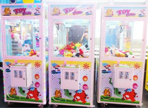 GAMA Toy Crane Machine