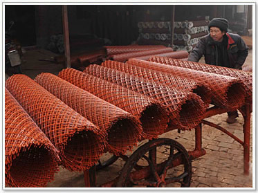 Expanded Metal Mesh, Application : Cages, Fencing Size : Standard