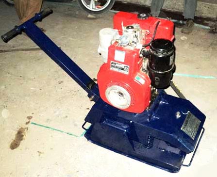 Electric Vibratory Plate Compactor, For Driveways Asphalt, Size Reducing, Voltage : 220V