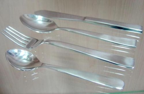 Stainless steel cutlery set