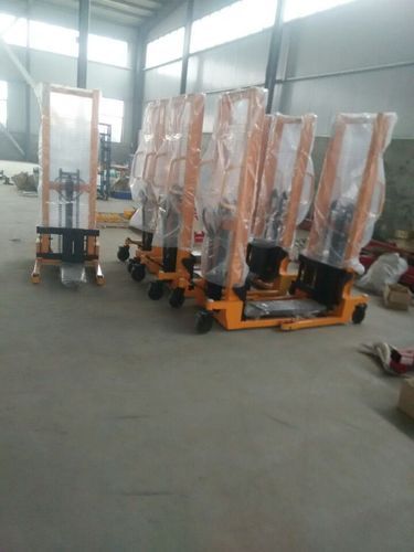 Manual Hydraulic Stacker, Capacity : 2000 Kg