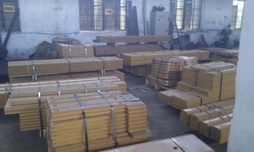 Komatsu Cutting Edge, Packaging Type : Yellow