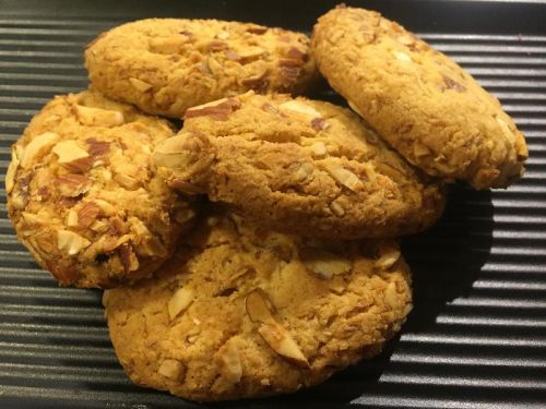 Crunchy Almond Cookies