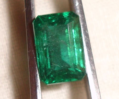 Emerald Stone, Gemstone Type : Natural