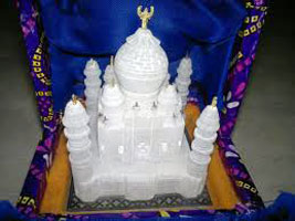 Marble Taj Mahal Sculpture, Feature : Mesmerizing Beauty, Brilliant Craftsmanship, Appealing Looks