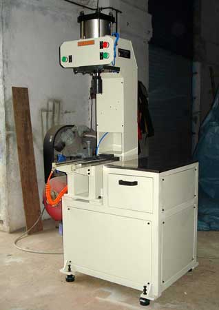 Hydraulic press, Raw Material : Cotton Stalk
