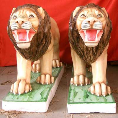 Lions Pai Statue