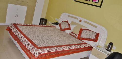 Yogesh Cotton Bed Sheet, Color : Cream, Red