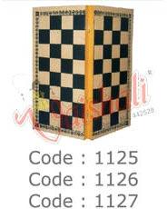 Wooden chess board