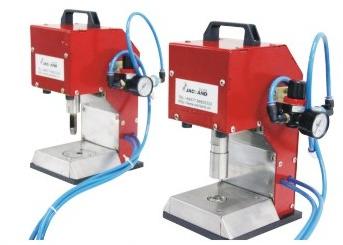 Automatic Plastic Grommet Machine