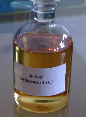 Cedar Wood Oil, Source : Leaf/Wood