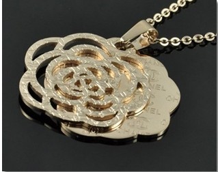 Stainless Steel Flower Pendant, Brand Name : ORT