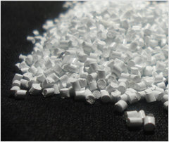 White masterbatches