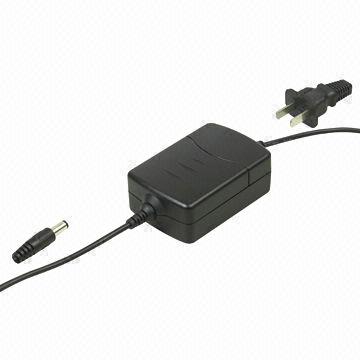Desktop Universal Power Adapter, Packaging Type : black/white