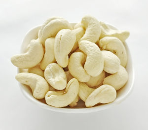 Cashew nuts, Packaging Type : Vacuum-sealed
