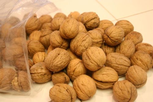 Walnuts, Total Fat : 65 g /100gms