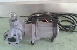 TOSS CASTING Hand Operated LPG Pump, For USE GAS TRANSFER, Feature : LIGHT WEIGHT