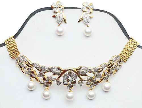 Diamond Studded Gold Necklace Set